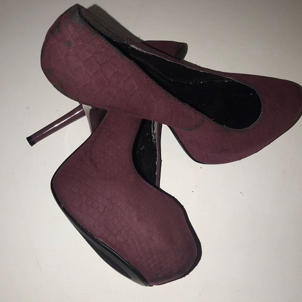 Shoes - Picture 3 of 3